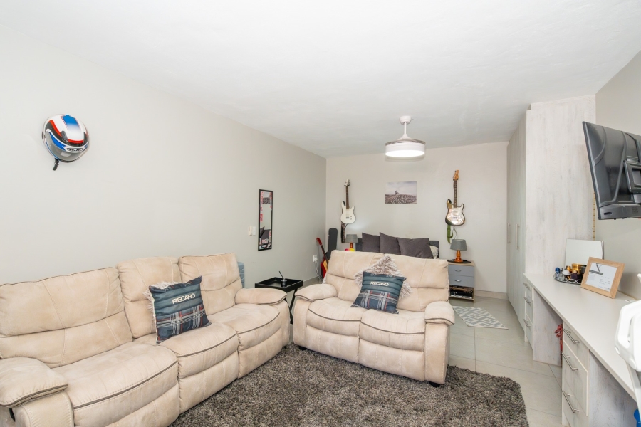 5 Bedroom Property for Sale in Myburgh Park Western Cape
